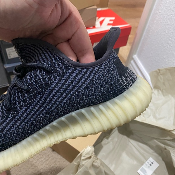 Adidas Yeezy Boost 350 V2 ‘Carbon’ - Picture 4 of 15